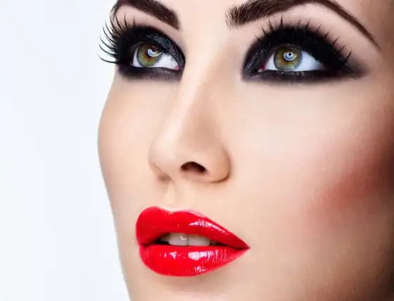 Rossetto rosso - Il trucco che valorizza il tuo viso